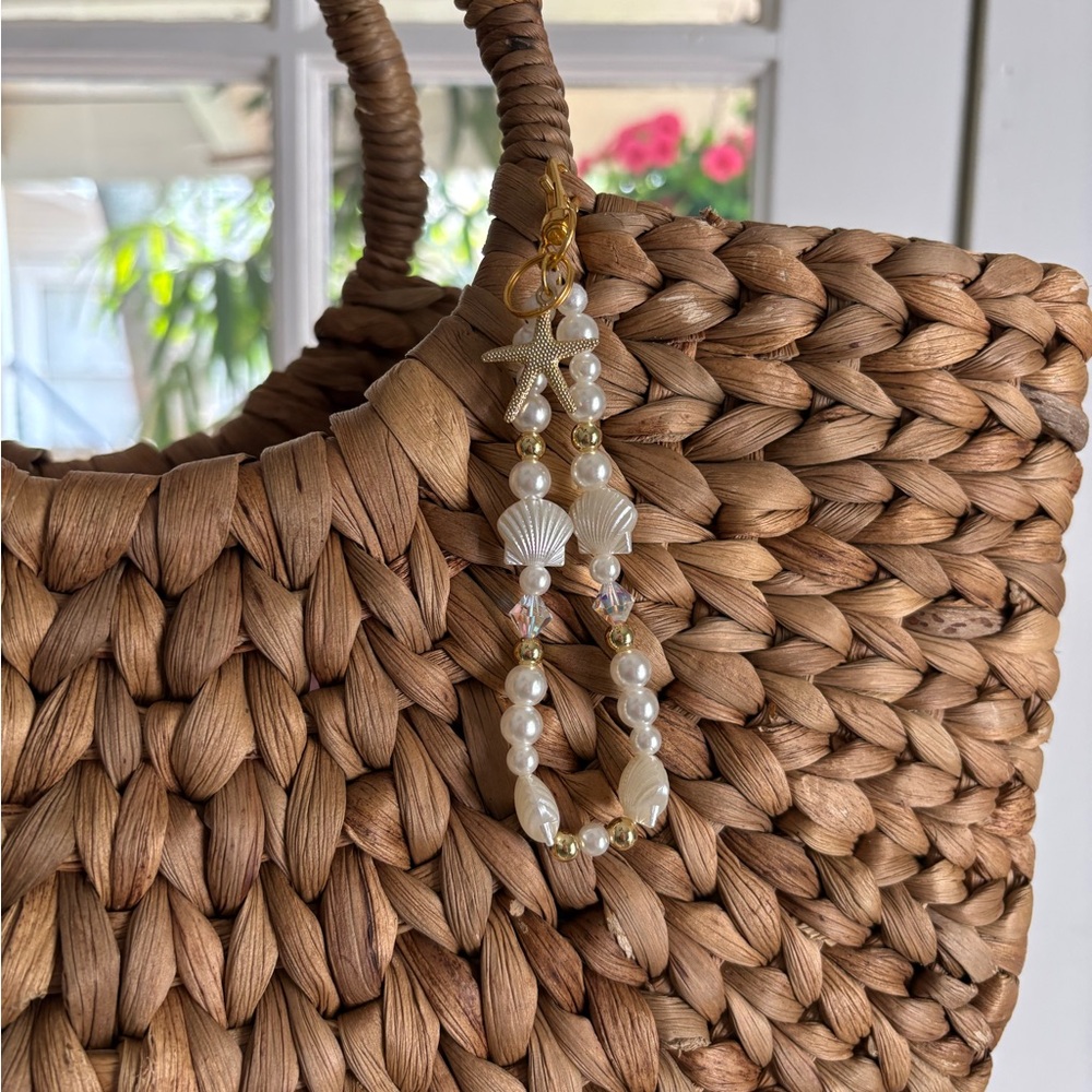 Handmade Coastal Seashell Keychain with 14k Gold Filled Starfish Clasp - Picture 3 of 6